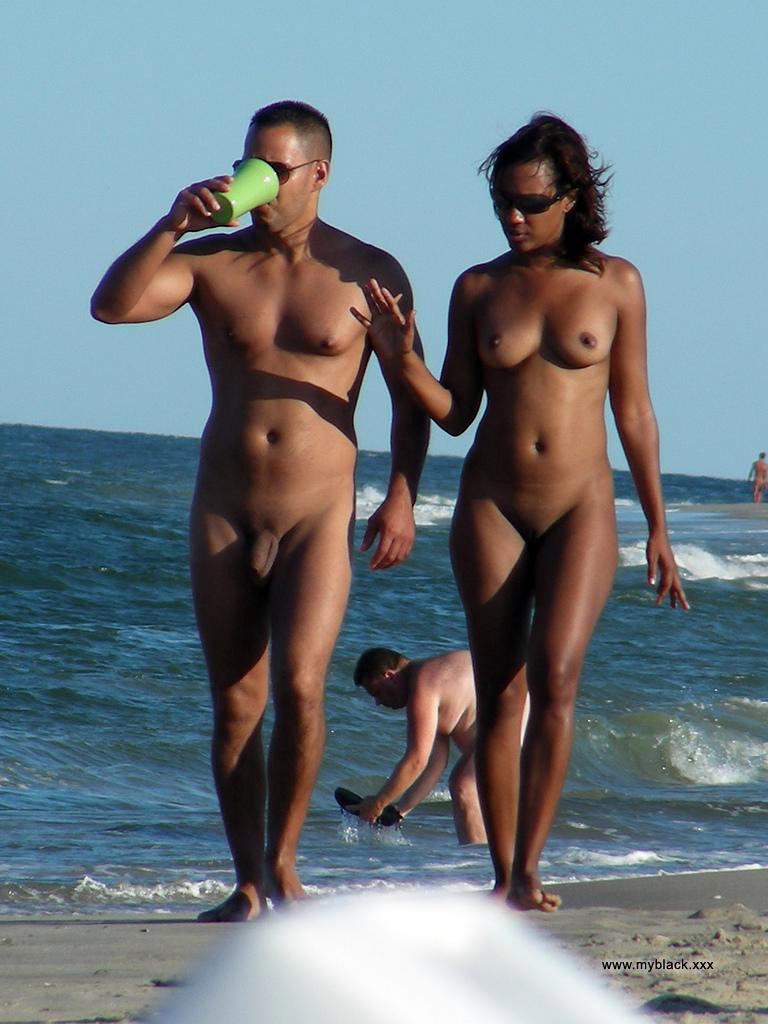 Ebony girl beach nude - Porn clip