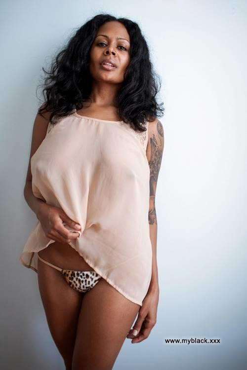 Big Booty Ebony Models - Big ass ebony women photographed nude at home - Ebony Nude Gfs. Photo #5